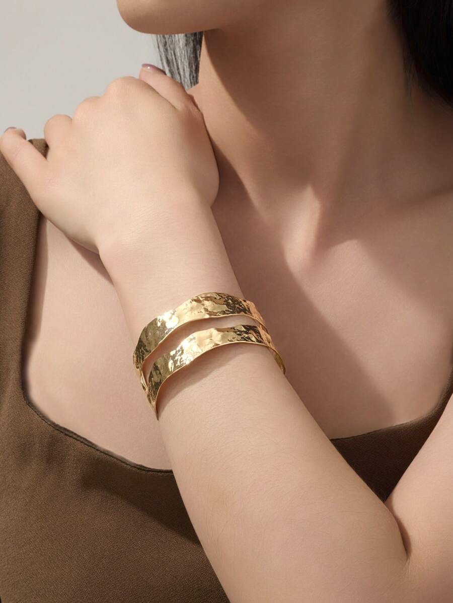 1 Pc Fashionable 2025 New Metal Matte Minimalist Design Open Bangle Bracelet, Gold & Silver Colors, Elegant &, Suitable For Parties, Daily Wear Back To School, Summer, Jewellery - Metal Bracelet - View 1