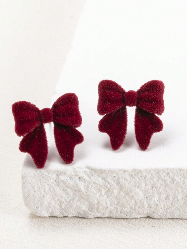 زوج أنيق من أقراط الأذن بشكل فراشة مخملية باللون البرغندي، مناسبة للاستخدام اليومي للنساء وفساتين السهرة والاكسسوارات الحفلات