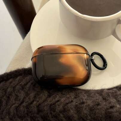 一套半透明黑棕渐变耳机保护套+挂绳，兼容苹果Pro3/Pro2/Pro4/3/2，使用前请撕掉保护膜。