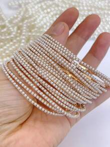 1 Set di braccialetti con perle sintetiche, estremamente delicati, adatti per le donne
