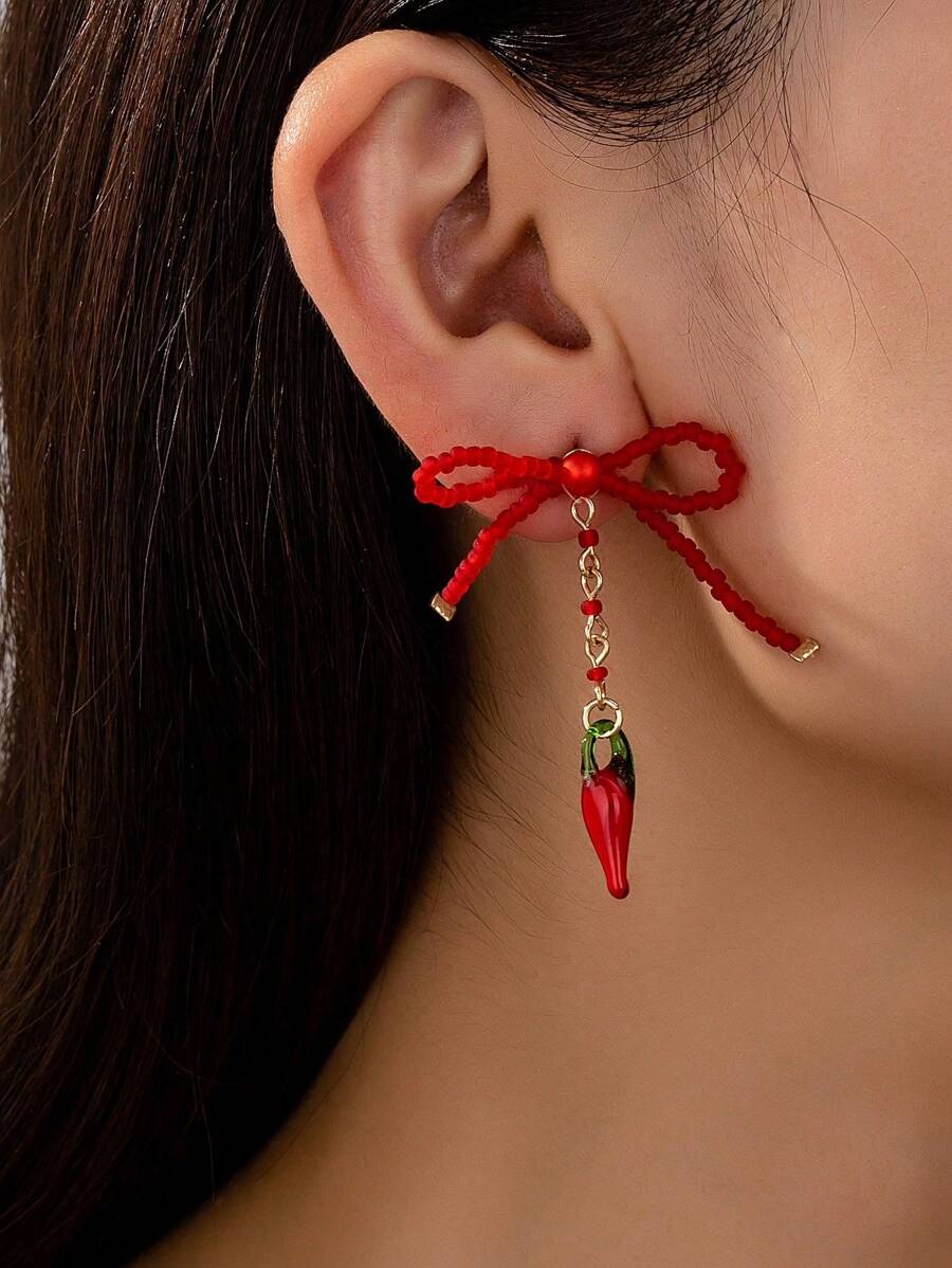 1 对手工制作的玻璃珠红辣椒装饰蝴蝶结耳环，波西米亚风格，适合女士（颜色和形状略有不同） - 紅色 - 查看 1