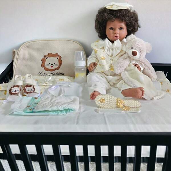 Bebe Reborn Zuri Negro Príncipe Silicone Pode Dar Banho Menino