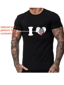 Áo phông rộng rãi cá nhân hóa theo phong cách bạn trai dành cho nam - Thêm hình ảnh của riêng bạn (Ảnh gia đình/Ảnh tự sướng/Ảnh thú cưng/Ảnh bạn bè/Ảnh bạn gái/Quà tặng/Logo cho các cặp đôi/Áo phông tùy chỉnh cho chồng hoặc bạn trai) để thiết kế áo phông in cá nhân hóa của bạn - màu đen - Xem 3