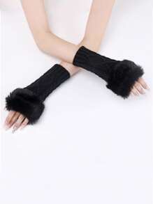 Mantenha-se aquecida e estilosa: Luvas sem dedos de pelúcia com estampa argyle para mulheres - Perfeitas para o inverno! Luvas - Aquecedores de braço com punho de pelúcia macia, design sem dedos, resistentes ao frio, cobertura de pulso versátil para outono e inverno - Acessórios de mão elegantes, grossos e aconchegantes. Luvas sem dedos de pelúcia com estampa argyle para mulheres - Luvas de inverno quentes com forro térmico macio, palma antiderrapante e padrão de tricô estiloso - Perfeitas para atividades em clima frio.