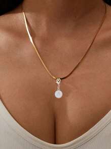 1pc White A-Z Letter Keychain, Suitable For Hanging On Bags, Decorating Backpacks, Also Can Be Used As Car Pendant, A Daily Gift For Women