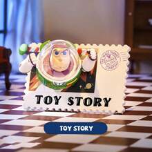 Miniso Serie di figurine in scatola cieca con francobolli vintage Disney, in materiale PVC con bordi in lamina d'oro e repliche di personaggi classici, perfette per collezionare, decorare e come memorabilia per fan (1 pezzo, consegna casuale)