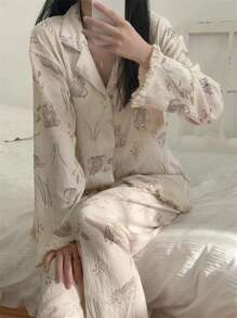 两件套女士睡衣套装，杏色兔子印花流苏上衣，纽扣前开襟长袖上衣搭配宽松长裤，适合春秋季居家穿着，两件套，秋冬服装