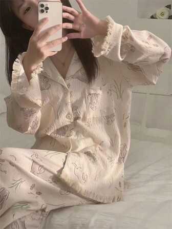 两件套女士睡衣套装，杏色兔子印花流苏上衣，纽扣前开襟长袖上衣搭配宽松长裤，适合春秋季居家穿着，两件套，秋冬服装
