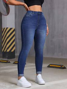 高腰卷边修身破洞口袋牛仔裤，适合圣诞节和秋季穿着