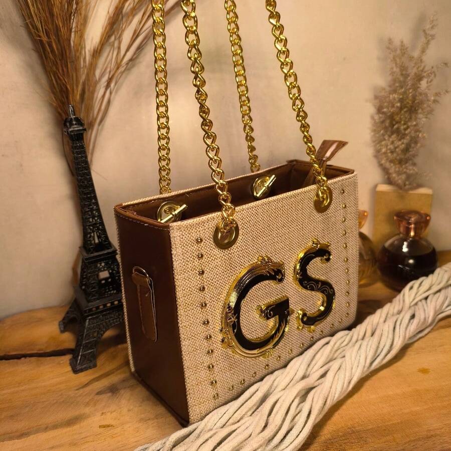 Ckloe Women's Bag Premium Line, Small Square Bag With Large Capacity, Bag For Parties, Travel, Beach Or Festivals, Essential Bag For Outings, Cell Phone Holder, Makeup, Wallet, Handbag, Shoulder And Crossbody, Crafted In Synthetic PU And Reinforced Fabric Front And Back Of The Bag, Black GS Metal And Gold Details, Internal Satin Lining, Zipper Closure, Chain Handle And Synthetic. Gaby Show - 駝色 - 查看 1