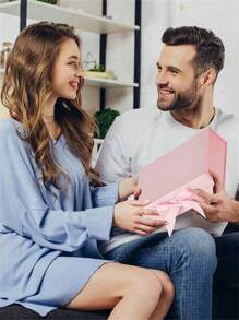 1pc Foldable Magnetic Closure Gift Box,Solid Color Foldable Gift Box,Wedding Party Ribbon Gift Box, White, Pink, Black Packaging Box, Wedding Souvenir Gift Box, Flip Ribbon Gift Box, Halloween, Thanksgiving, Christmas Gift Box, Suitable For Birthday Parties, Holiday Party Gift Box, Wedding Gift Storage Box ,Christmas