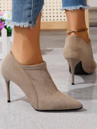 女士优雅尖头高跟靴：仿麂皮材质，细高跟踝靴，时尚低帮正装靴，舒适黑色短靴，尺码偏大一码