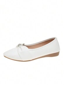 Sapatos Femininos Tipo Slip-On, Novo Estilo Primavera-Outono 2025, Mocassins de Couro de Sola Macia para Meia-Idade