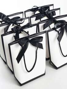 1pc/5pcs/10pcs Elegant Minimalist Black, White & Gold Framed Butterfly Decor Gift Bags, Large Horizontal Tote Bags, Black Frame & Gold Frame White Paper Bags, Premium Minimalist Shopping Bags, Suitable For Halloween Party, Christmas Party, Back To School Outdoor Activities, Clothing, Cosmetics, Summer Weddings, Family Gifts, Couple Gifts Valentine's Day