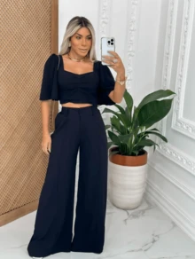 SET OF PANTALON PANTS WITH ELASTIC WAISTBAND, CROPPED TOP WITH ELASTANE SLEEVES ON THE BACK. - 黑色 - 查看 1