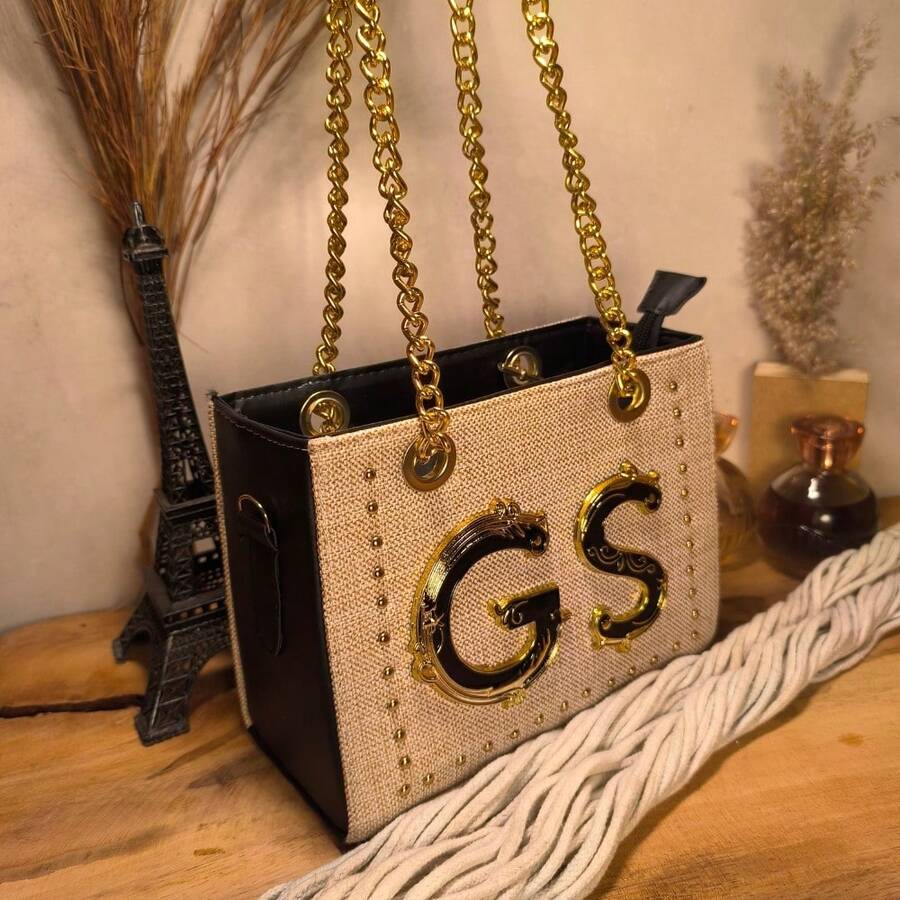 Ckloe Women's Bag Premium Line, Small Square Bag With Large Capacity, Bag For Parties, Travel, Beach Or Festivals, Essential Bag For Outings, Cell Phone Holder, Makeup, Wallet, Handbag, Shoulder And Crossbody, Crafted In Synthetic PU And Reinforced Fabric Front And Back Of The Bag, Black GS Metal And Gold Details, Internal Satin Lining, Zipper Closure, Chain Handle And Synthetic. Gaby Show - màu đen - Xem 1