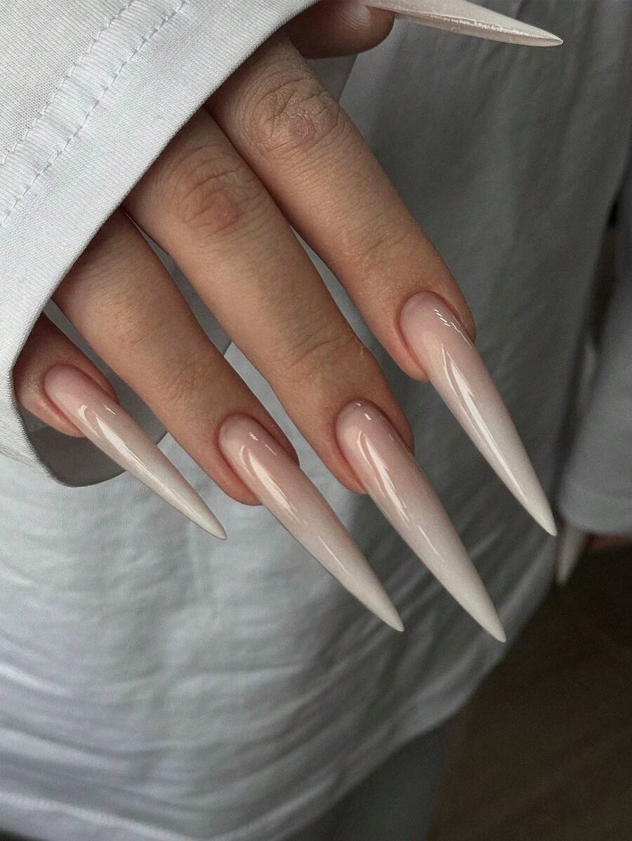 Este set de 24 piezas de uñas postizas de estilo francés minimalista moderno clásico incluye un diseño de teñido anudado en color blanco sólido de alto brillo y efecto halo. Este set te permite crear tu propio estilo de manicura exclusiva. Úsalas a diario para lograr un look suave y encantador. - Blanco - Ver 1