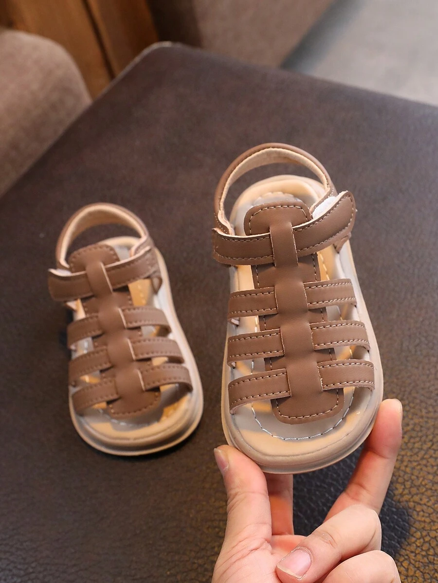 زوج من الصنادل الرياضية العادية ذات الوسط اللين والنعل المضاد للإنزلاق من البولي يوريثان للبنين والبنات، مناسبة للمدرسة والمنزل والأنشطة الخارجية، مثالية للصيف