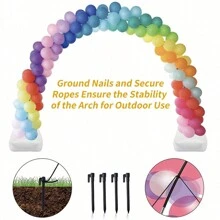 一套气球拱门套装，包含可调节气球拱门支架（带可充气底座）、气球夹和气球条，适用于婚礼、生日派对、万圣节派对、圣诞派对装饰和毕业典礼活动。