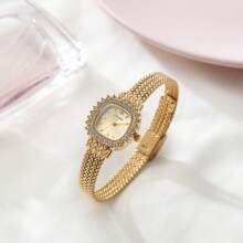 SOCENI 1pc Gold Sliver Luxury Women's Watch Embedded With Diamonds And Square Dial. It Can Be Worn On A Daily Basis, Or For Occasions Such As Parties, Holidays And Outings To Decorate The Wrist. It Is Water Resistant Up To 30m.