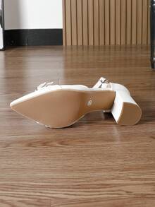 Tacones altos de mujer, zapatos de tacón grueso con forma de punta redonda, zapatos de boda con lazo blanco adorable, zapatos para actuaciones en escenario con diseño calado, zapatos cómodos y elegantes para citas con estilo universitario, versátiles tacones estilizadores de piernas para todas las estaciones - Blanco - Ver 5