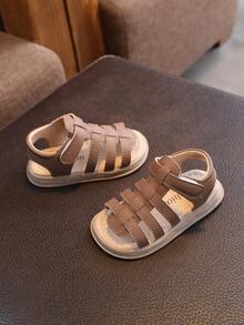 زوج من الصنادل الرياضية العادية ذات الوسط اللين والنعل المضاد للإنزلاق من البولي يوريثان للبنين والبنات، مناسبة للمدرسة والمنزل والأنشطة الخارجية، مثالية للصيف