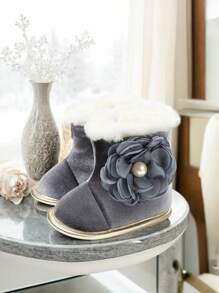女婴毛绒冬季雪地蝴蝶结靴