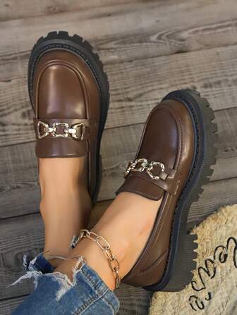 春秋季拼接皮革休闲女士优雅时尚个性四季舒适户外度假通勤一脚蹬防水厚底纯色金属扣低帮棕色小皮鞋，乐福鞋
