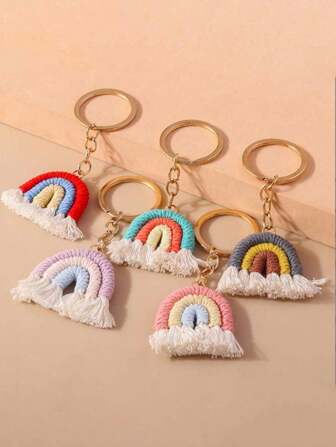 1 pièce Porte-clés arc-en-ciel en tricot fait main avec franges, porte-clés en alliage de couleur bonbon, porte-clés fait main pour la création de bijoux, porte-clés arc-en-ciel tricoté, porte-clés arc-en-ciel doux et tendance, pendentif tricoté fait main, accessoires arc-en-ciel
