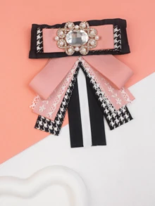 纯手工打造的女士香氛领花蝴蝶结。多层蝴蝶结搭配璀璨水钻配饰，更显高端、高贵、可爱。黑色和粉色的领花蝴蝶结。 - 彩色 - 查看 3