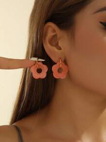 1對不鏽鋼18K金鍍耳環，附透明藍色花卉吊墜，女士時尚甜美設計，適合海灘假期 - 藍色 - 查看 5