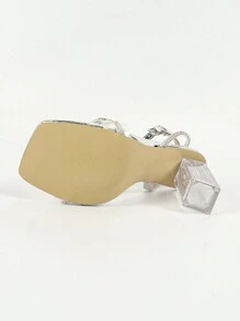 宽版时尚女式高跟鞋：果冻凉鞋，椭圆形双水晶蝴蝶装饰后带凉鞋：方头透明水晶高跟凉鞋方形粗跟凉鞋，夏季户外休闲。极简主义金属银色女式凉鞋 - 銀色 - 查看 9