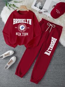 Conjunto de dos piezas para mujer con sudadera con capucha de cuello redondo y pantalones de chándal para otoño e invierno, cómodo para el hogar, deportes y tiempo libre. Sudadera y pantalones de chándal de forro polar con estampado de letras simples "Brooklyn New York"