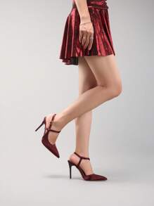 女士缎面酒红色高跟鞋，优雅性感尖头踝带细高跟凉鞋，适合派对圣诞节