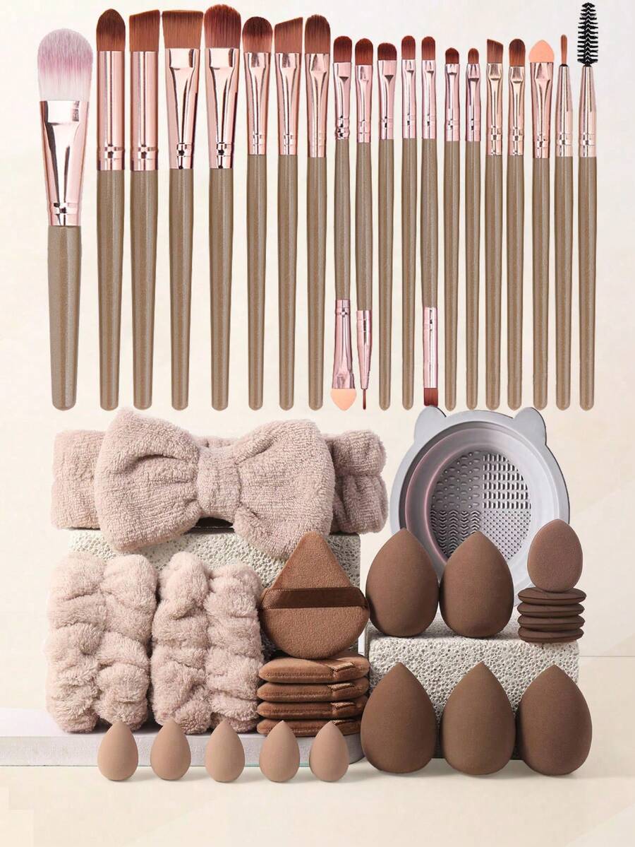 44件套化妆刷套装，包含：20支化妆刷、5个水滴形美妆蛋、5个三角粉扑、5个迷你水滴形美妆蛋、5个指套粉扑、1个发带、2个腕带、1个清洁工具。这套化妆刷套装包含各种面部化妆工具，刷毛柔软，适用于粉底刷、眼影刷、眉刷、唇刷等。快速上妆，适合初学者和专业化妆师，是送给女性的理想礼物。套装包含所有化妆刷，是完整的化妆工具套装。 - 彩色 - 查看 1