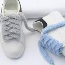Lacets de chaussures plats en peluche de 15 mm de large, design moelleux et duveteux. Excellente texture et douceur, parfaits pour les bottes et les Baskets