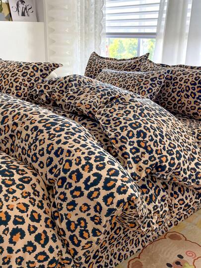 3 件豹纹羽绒被套，柔软亲肤床上用品套装包括 1 个羽绒被套和 2 个枕套，无填充物，适合宿舍、卧室家居使用，多种尺寸可选