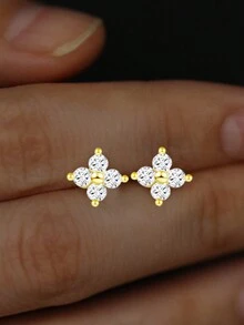 1 Pair Of S925 Silver Lucky Four-Leaf Clover Dainty Chic Cartilage Earrings, With Elegant Gift Box