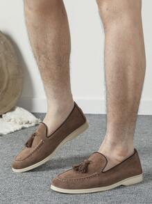 Mocassins pour hommes 2024 Automne Hiver Nouveaux hommes polyvalents Oxfords Affaires Formel Style britannique classique Mocassins Plat Décontracté Respirant Semelle souple Chaussures faites à la main Grandes tailles 43-46
