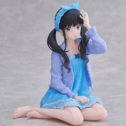蓝色动漫女孩形象 - 跪姿，耐用 PVC，适合收藏家和 14 岁以上的粉丝，圣诞派对礼物