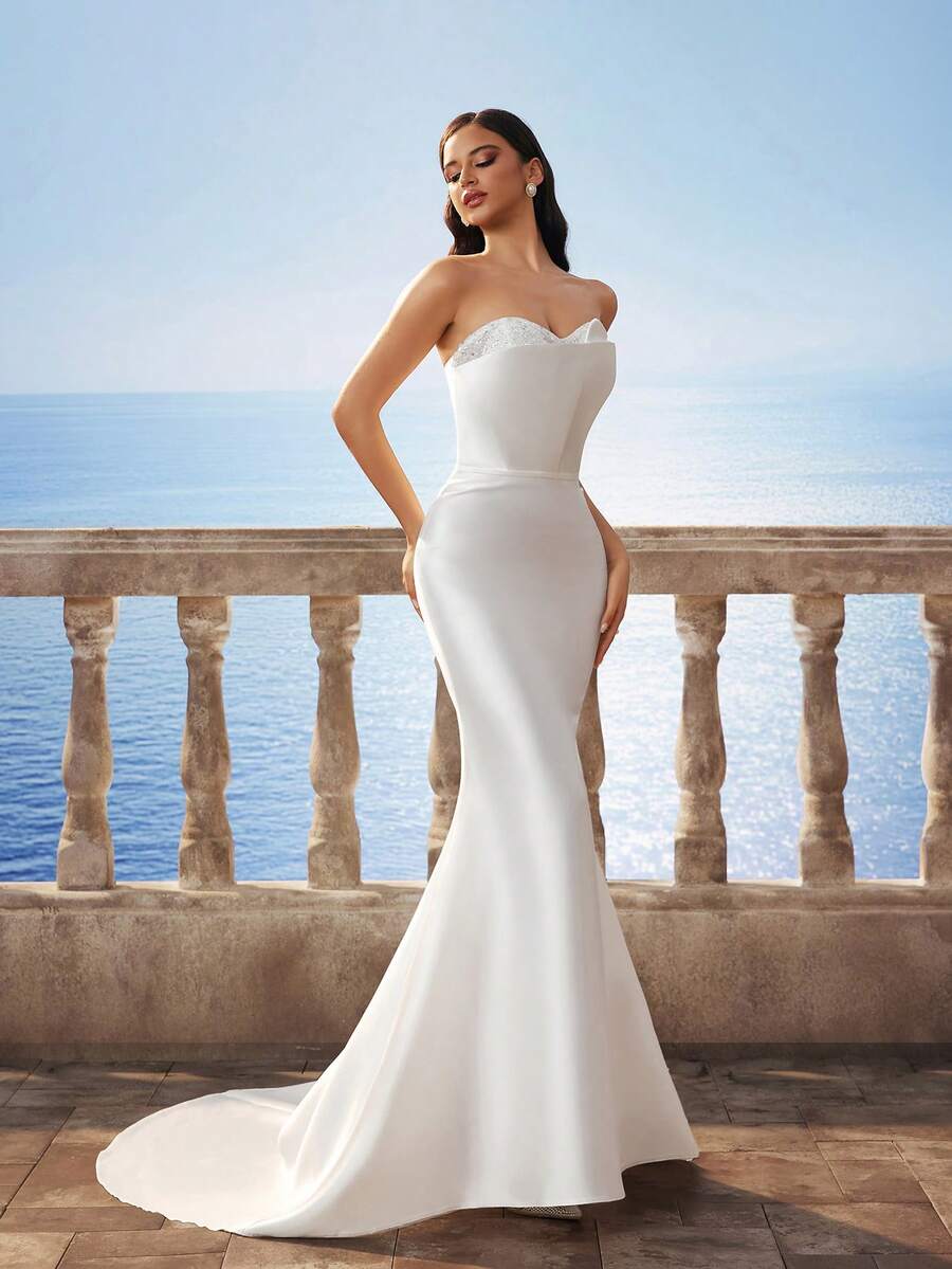 Váy cưới đuôi cá Baroque thanh lịch không dây bằng vải satin bóng quyến rũ có đuôi, màu trắng cho cô dâu trong đám cưới ngoài trời