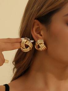 一对欧美热销十字缠绕设计简约优雅三角形耳环 - 三角形 - 查看 1