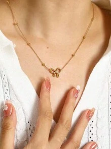 Set de Collar con Colgante Minimalista de Mariposa Hueca de Acero Inoxidable + Aretes, Accesorios de Joyería para Mujeres, Adecuado para Uso Diario y Regalo