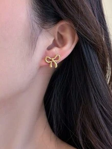 Set de Collar con Colgante Minimalista de Mariposa Hueca de Acero Inoxidable + Aretes, Accesorios de Joyería para Mujeres, Adecuado para Uso Diario y Regalo