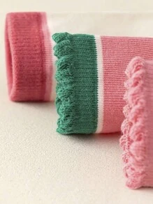 10 双女童草莓花卉图案针织透气中筒袜，四季休闲穿搭