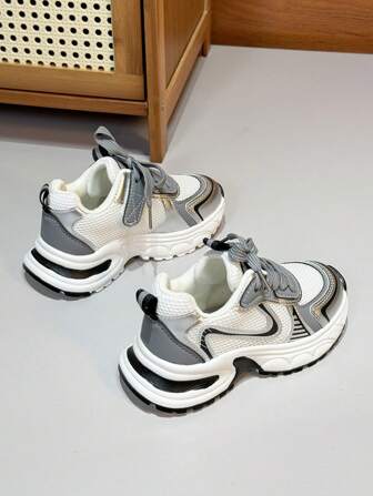 1 双儿童双网眼仿皮钩环运动鞋，软底防滑时尚，适合日常室内外运动，春秋季