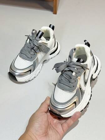 1 双儿童双网眼仿皮钩环运动鞋，软底防滑时尚，适合日常室内外运动，春秋季