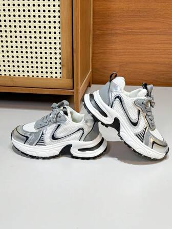 1 双儿童双网眼仿皮钩环运动鞋，软底防滑时尚，适合日常室内外运动，春秋季