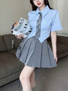 "Pleated Skirt. Classic And Super Versatile. Has Lining At The Bottom." - 灰色 - 查看 2