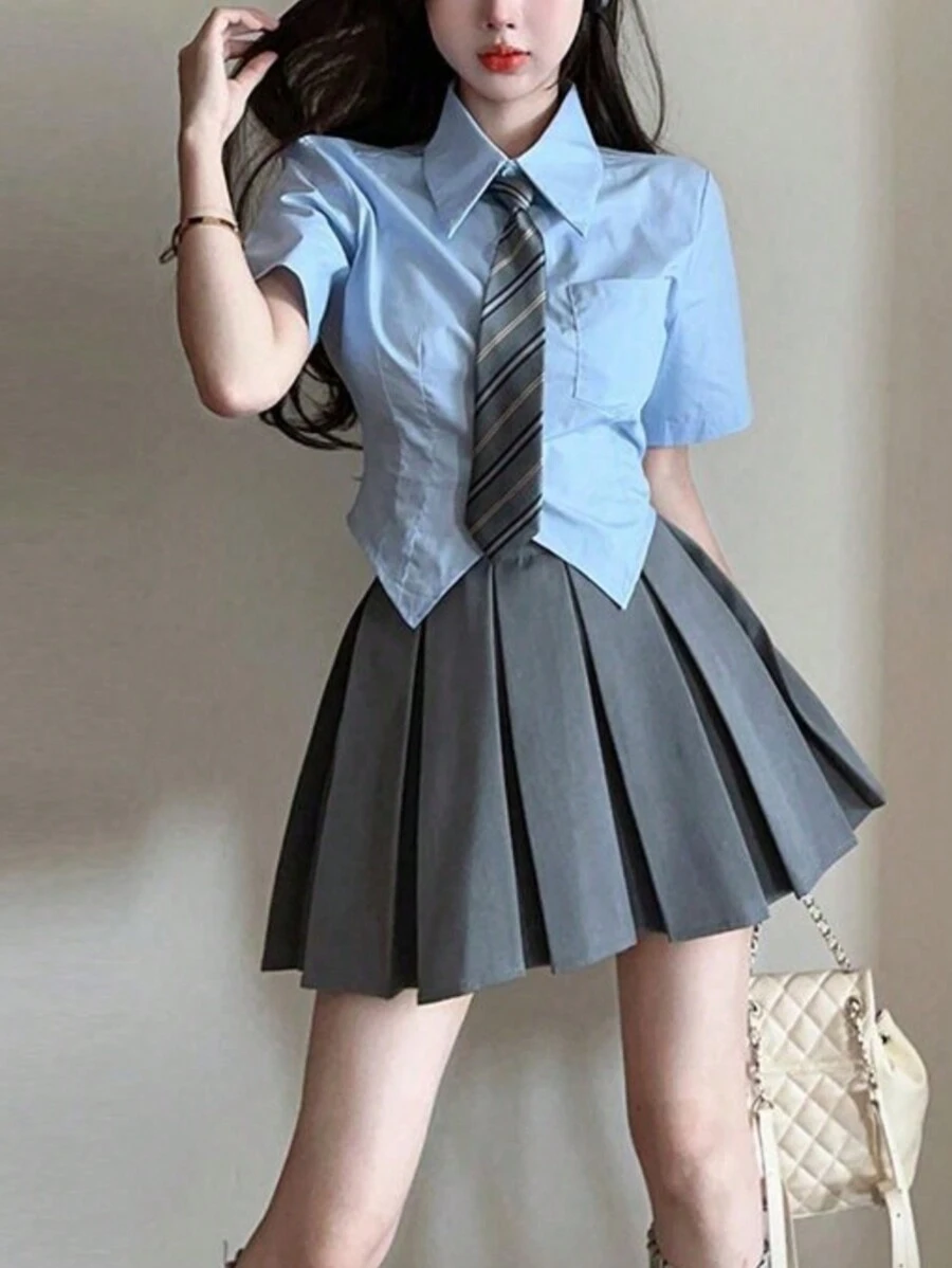 "Pleated Skirt. Classic And Super Versatile. Has Lining At The Bottom." - 灰色 - 查看 1
